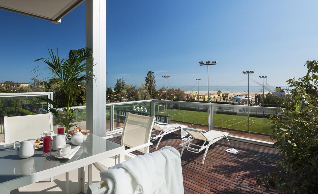 Waldorf Hotel 4*