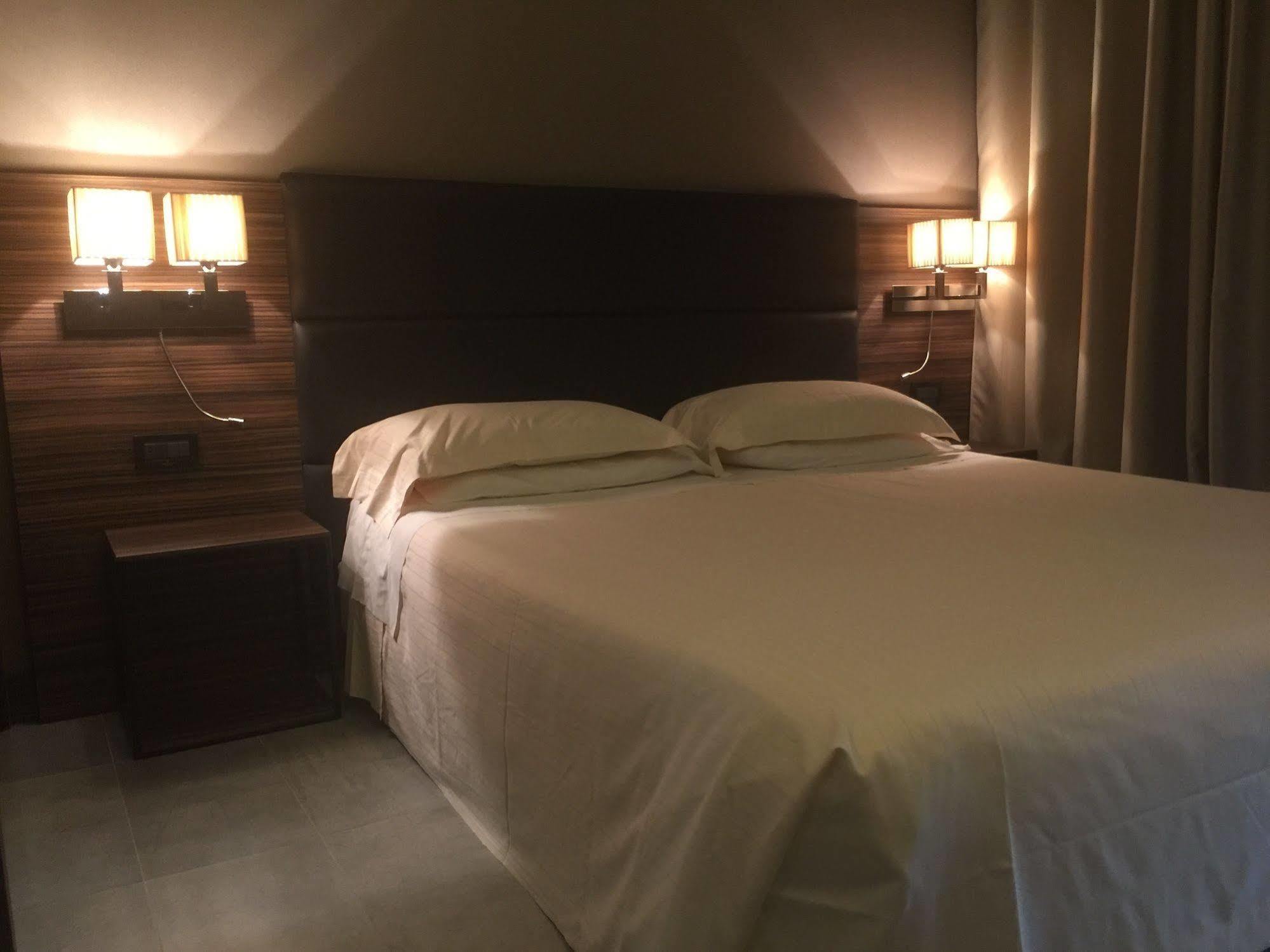Waldorf Hotel 4*